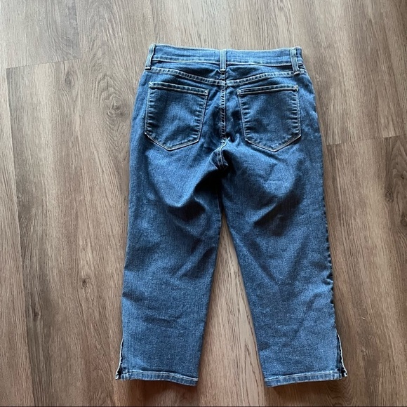 NYDJ Women’s Crop Jeans Medium Wash Size 2 Button Hem Lift Tuck Technology - Picture 9 of 9